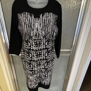 NEIMAN MARCUS. SWEATER DRESS  Black with pattern,  size L